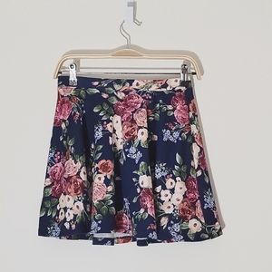 4/$20 🎀 Forever 21 Size S Floral Short Skirt
